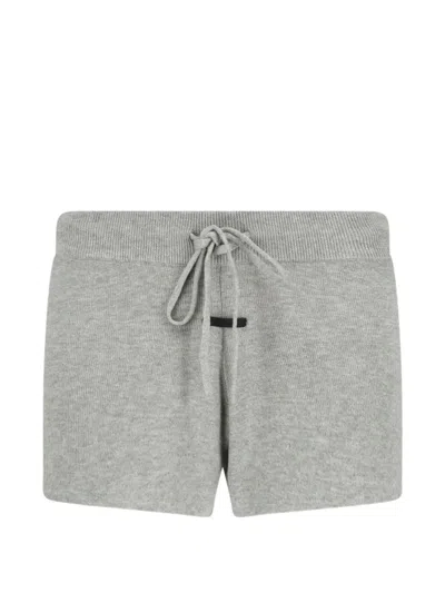 ESSENTIALS ESSENTIALS LOGO-PATCH SHORTS