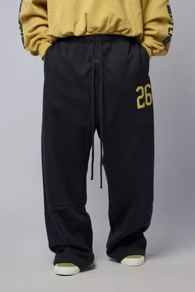 Essentials Lounge Sweatpant In Black