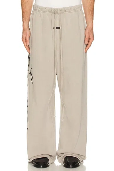 Essentials Lounge Sweatpant In Gray