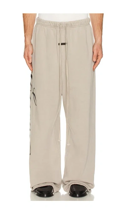 Essentials Lounge Sweatpant In Gray