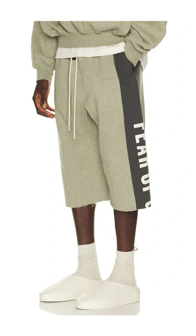 Essentials Panelled Undone Cut Off Sweatpant In Gray