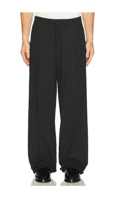 Essentials Pleat Front Pant In Black