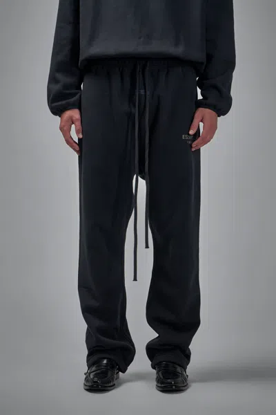 Essentials Relaxed Fleece Sweatpant In Black
