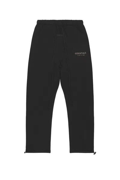 Essentials Relaxed Fleece Sweatpant In Black
