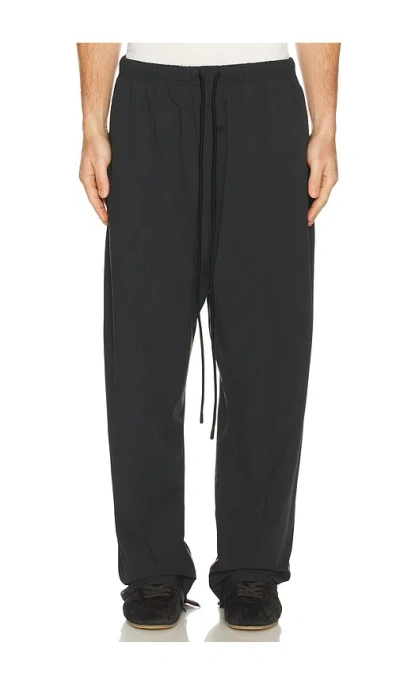 Essentials Relaxed Track Pant In Black