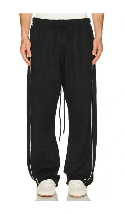 Essentials Signature Relaxed Pant In Black