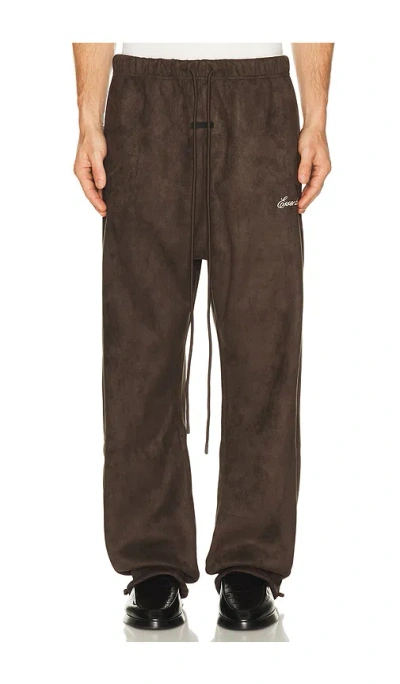 Essentials Signature Relaxed Pant In Brown