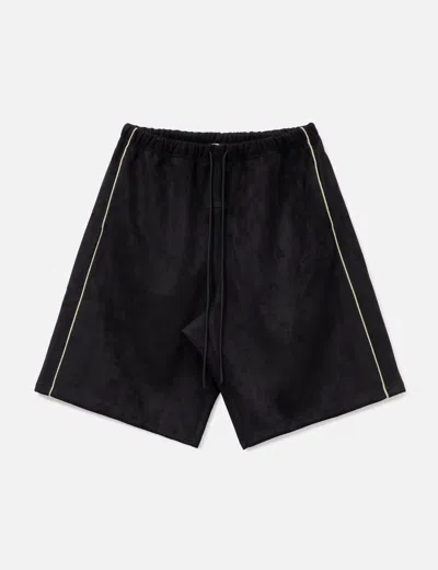 Essentials Suede Fleece Signature Relaxed Sweatshort In Black