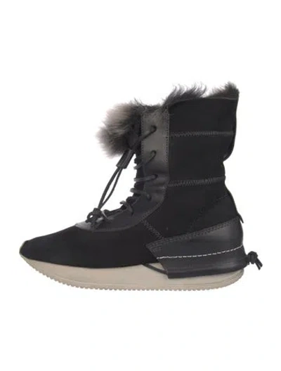 Pre-owned Esseutesse Suede Snow Boots In Black