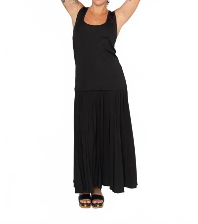 Esthé Contrast Tank Top Pleated Maxi Dress In Black