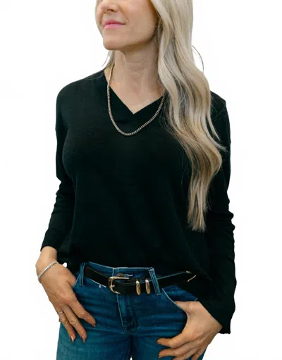 Estheme Kimberly Linen Long Sleeve V-neck Sweater In Noir In Green