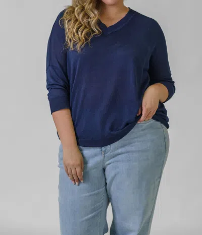 Estheme V-neck Sweater Top In Navy In Blue