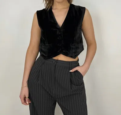 Et Clet Velvet Boxy Cropped Vest In Black