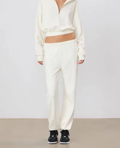 Éterne Classic Sweatpant In Cream In White