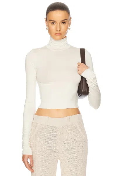Éterne Cropped Fitted Turtleneck Top In Cream
