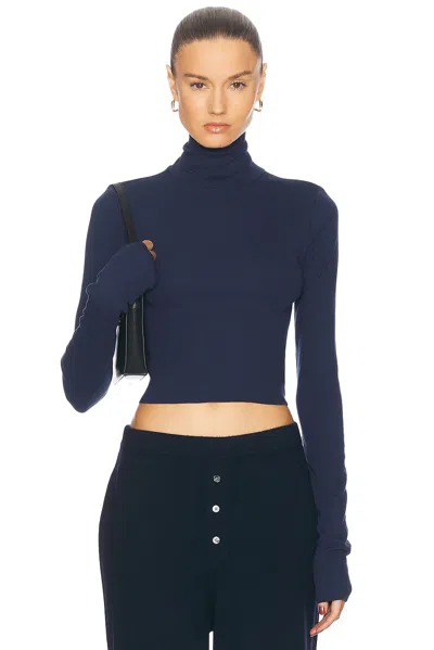 Éterne Cropped Fitted Turtleneck Top In Navy