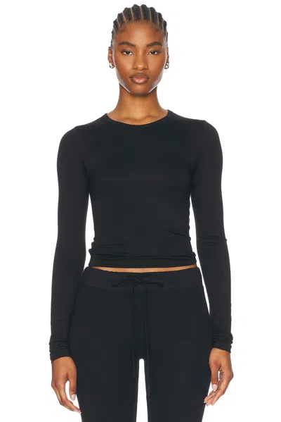 Éterne Fitted Crewneck Long Sleeve T-shirt In Black
