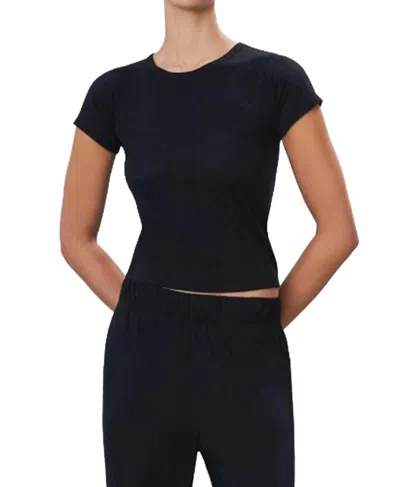 Éterne Fitted Crewneck Short Sleeve T-shirt In Black