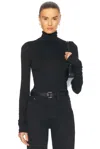 Éterne Fitted Turtleneck Top In Black