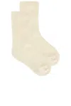 Éterne Classic Rib Socks In Cream