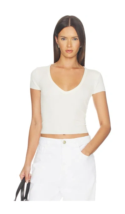 Éterne Short Sleeve V-neck Baby Tee In White