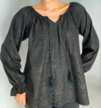 Ethyl Long Sleeve Printed Poly Suede Top In Fuzzy In Grey