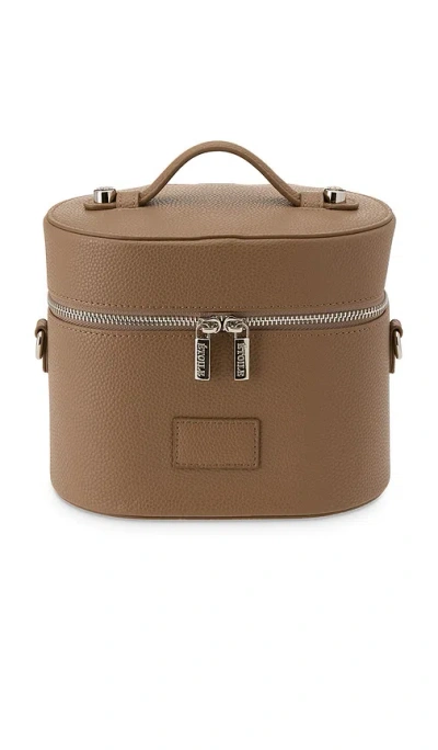 Etoile Collective X Revolve Oval Toiletry Case In Cappuccino