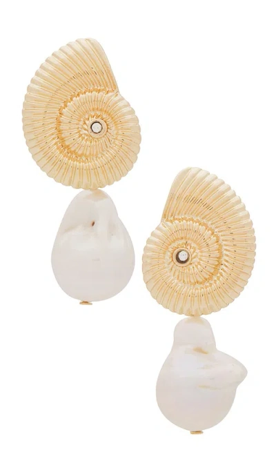 Ettika Shell And Pearl Earring In Metallic Gold