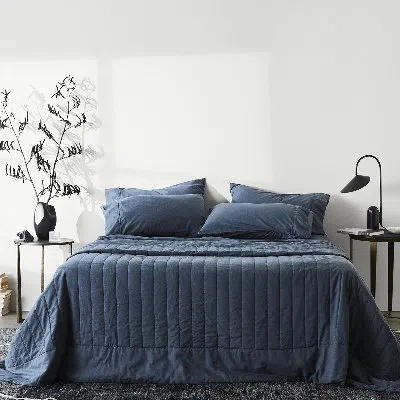 Ettitude Linen Coverlet In Blue
