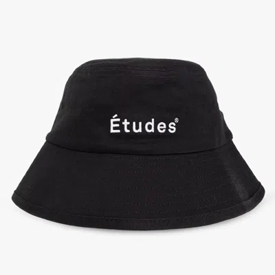 ETUDES STUDIO ETUDES LOGO BUCKET HAT IN BLACK