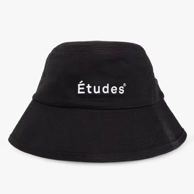 ETUDES STUDIO LOGO BUCKET HAT IN BLACK