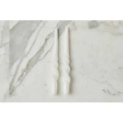Etúhome Lacquered Tall Twisted Taper Candles In White