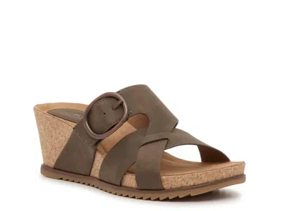 Eurosoft Travers Wedge Sandal In Brown