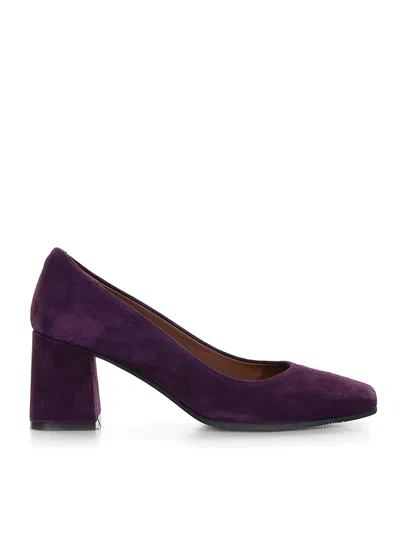 Evaluna Round Toe Pumps In Suede In Purple