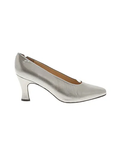 Pre-owned Evan Picone Flats In Gray