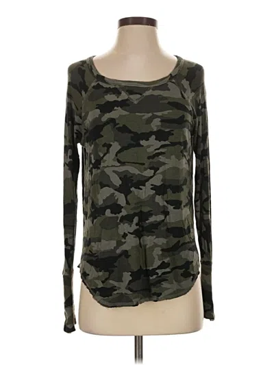 Pre-owned Evereve Long Sleeve T-shirt In Green