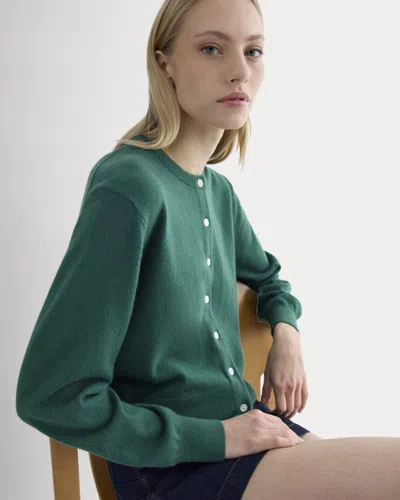 Everlane Cashmere Cropped Cardigan In Hunter Green