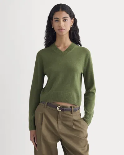 Everlane Cashmere Cropped High-v Sweater In Forest Green