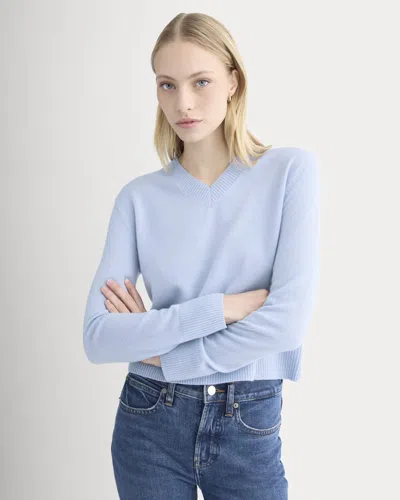Everlane Cashmere Cropped High-v Sweater In Open Air Blue