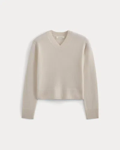 Everlane Cashmere Cropped High-v Sweater In Snow In Neutral