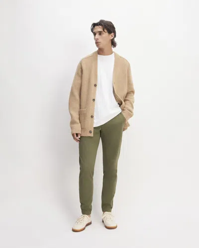 Everlane Performance Traveler Chino Pant In Kalamata In Green