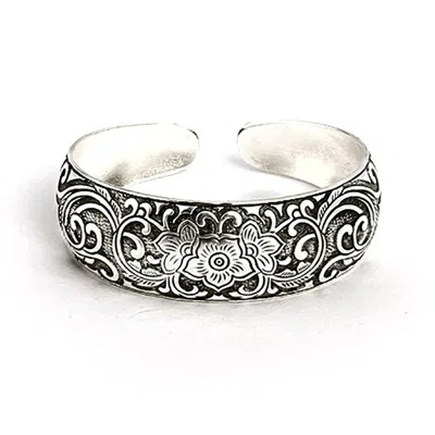 Evesaddiction Vintage Style Flowering Vines Cuff Bracelet In Gray