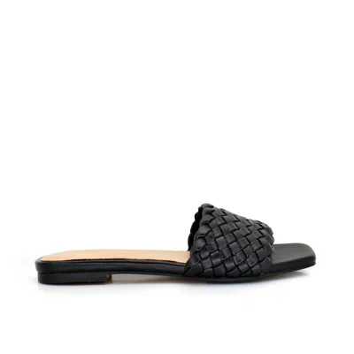 Exe' Women's Kelly Flat Sandal In Black