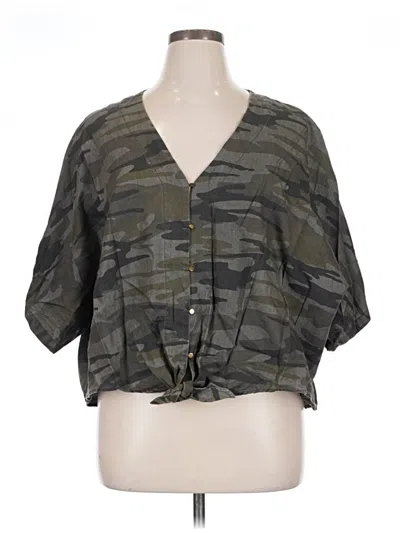 Pre-owned Express Outlet 3/4 Sleeve T-shirt In Green