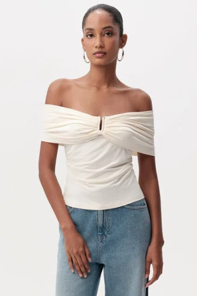 Exquise Artus Off Shoulder Metal Buckle Knit Blouse In White