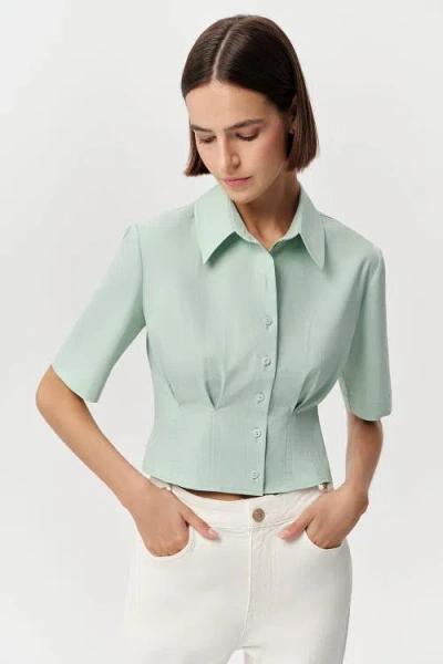 Exquise Charm Fitted Pleated Cropped Shirt In Green