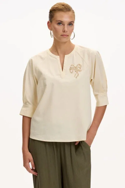 Exquise Katharine V Neck Short Sleeve Blouse In Neutral