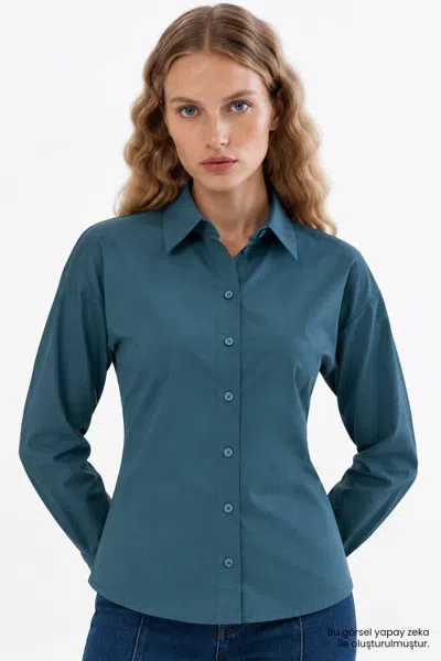 Exquise Long Sleeve Shirt With Back Pleats In Blue