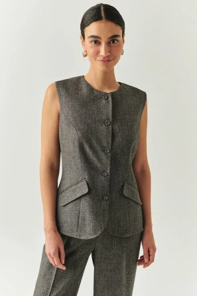 Exquise Royal Sleeveless Vest In Gold