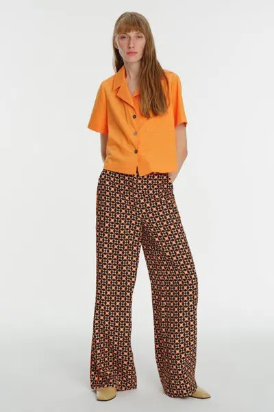 Exquise Short Sleeve Elastic Back Shirt In Peach